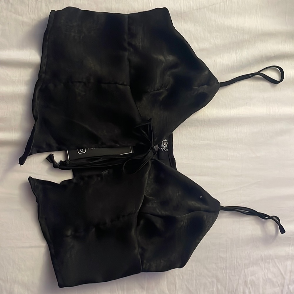 Cute black croptop🖤 not my style anymore or size😓